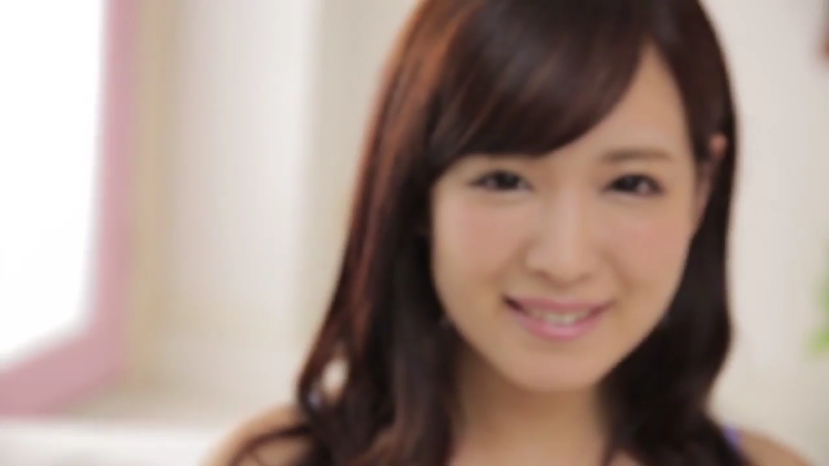 室内 · 脸部特写 · 吊带衫