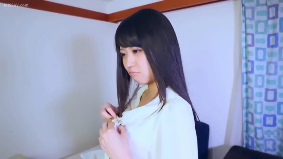 室内 · 站立 · 白衬衫 · 上半身 · 冷淡 · 解衣 · 黑长直