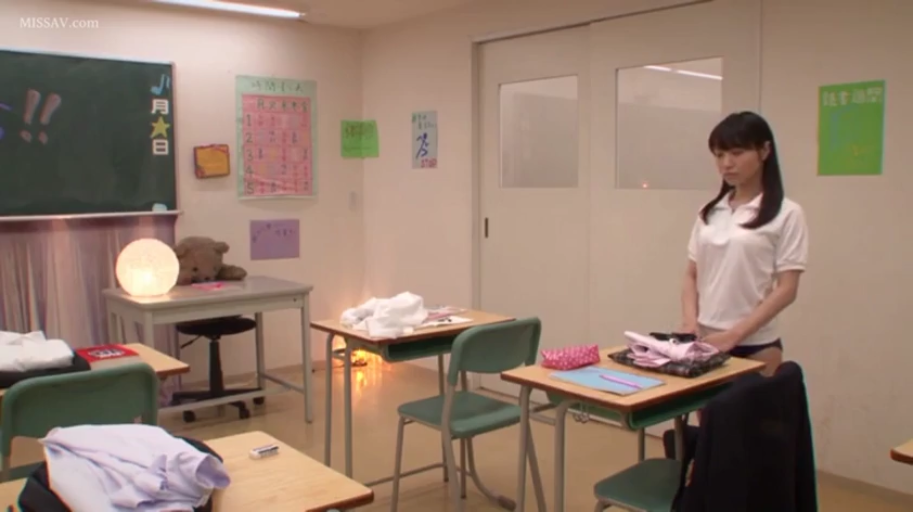 教室 · 站姿 · 体操服