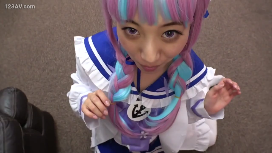 室内 · 凝视 · 头部特写 · 假发 · 蓝白水手服风格制服 · 锚标志