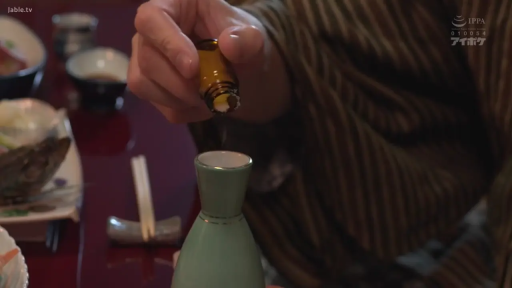 坐姿 · 手部 · 剧情 · 药瓶 · 餐厅 · 和服 · 下药