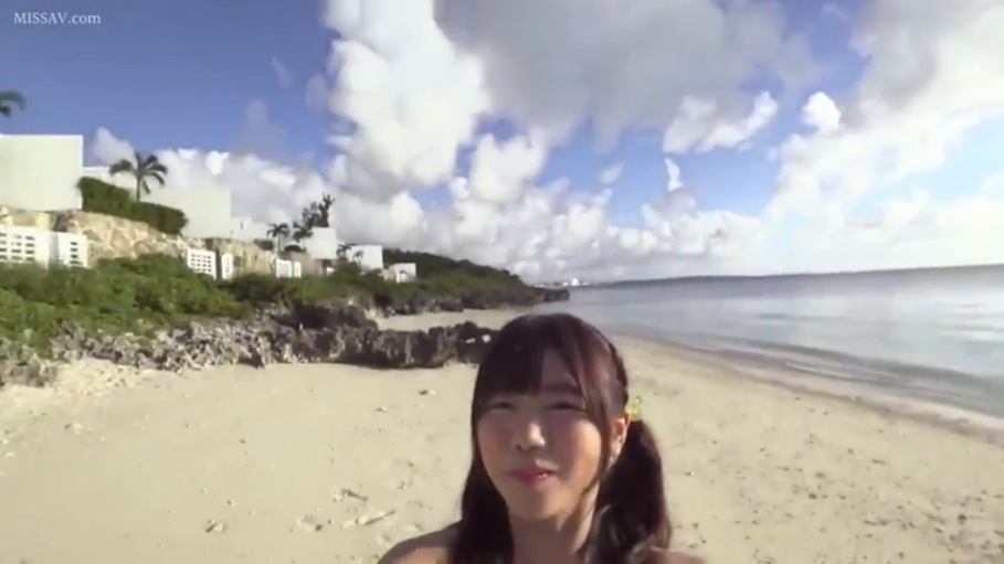 比基尼 · 站立 · 微笑 · 自拍 · 头部特写 · 海滩