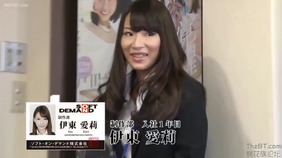 办公室 · 自然 · 面部特写 · 西装外套 · 工牌 · 带有姓名牌展示