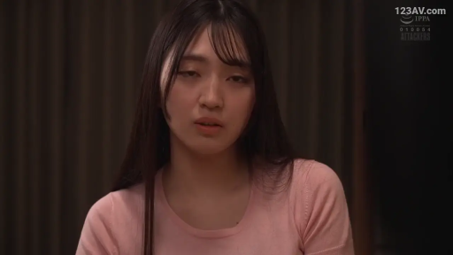 室内 · 坐姿 · 脸部特写 · 迷离 · 注视 · 长发 · 粉色短袖