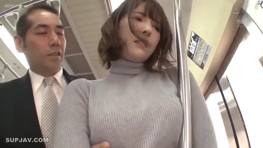 依靠 · 特写 · 西装 · 电车