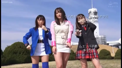 严肃 · 站立 · 中景 · 制服 · 户外 · 摆姿势 · 变身器 · 战队