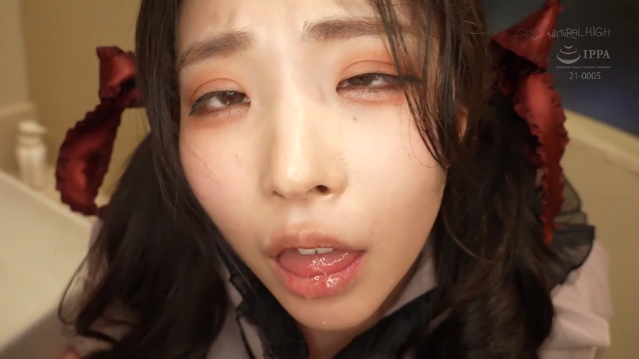 洗手间 · 唇部特写 · 口水滴落 · 口交后余韵 · 女仆装或制服 · 双眼失焦