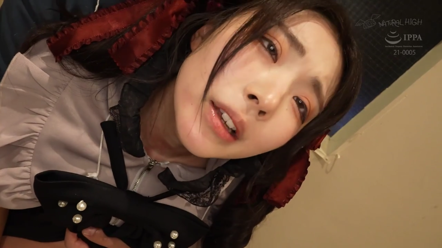 室内 · 脸部特写 · 迷离 · 凝视 · 仰视 · 亚洲女性 · 哥特萝莉装 · 珍珠眼罩