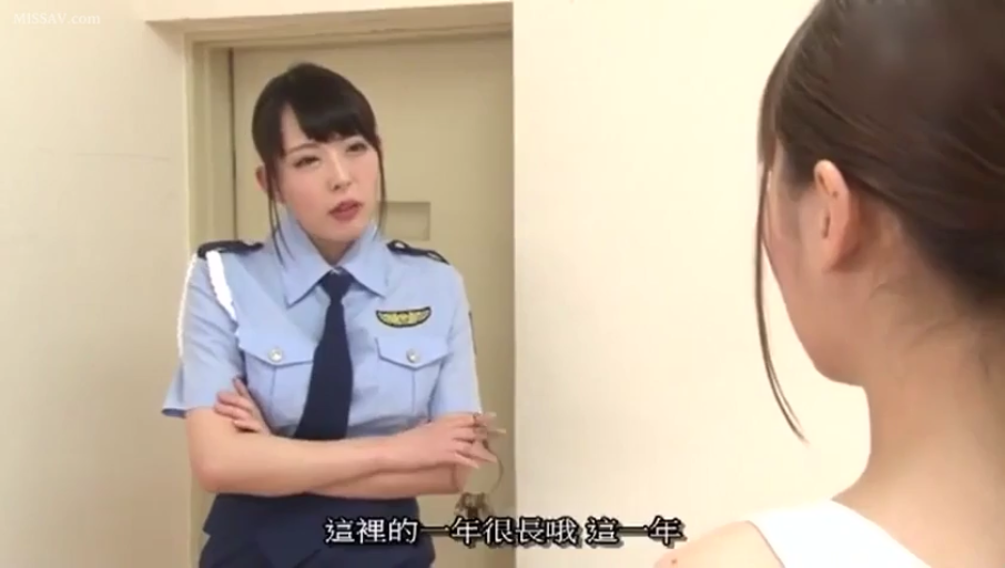 走廊 · 挑衅 · 中文字幕 · 浅蓝色短袖警察制服 · 制服 · 女警官面部特写