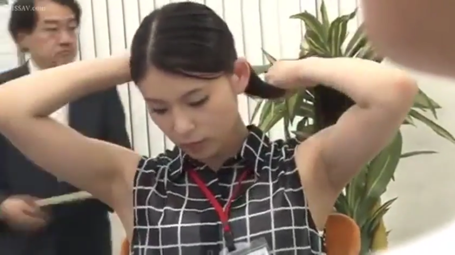 平静 · 办公室 · 腋下特写 · 无袖格子衬衫 · 工作证件 · 腋下细节
