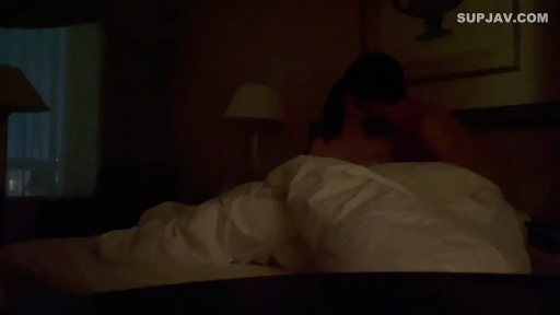 卧室 · 性行为 · 全景 · 被子 · 躺姿 · 模糊 · 昏暗环境 · 裸体（被子掩盖）