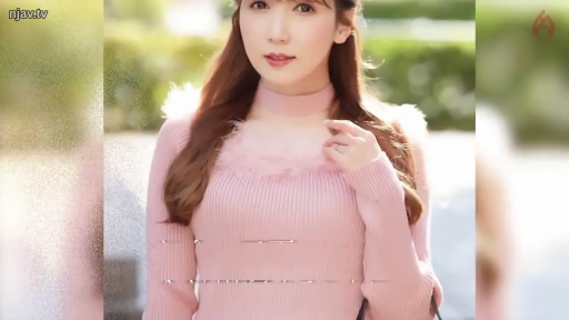 上半身特写 · 微笑 · 街头 · 领口设计