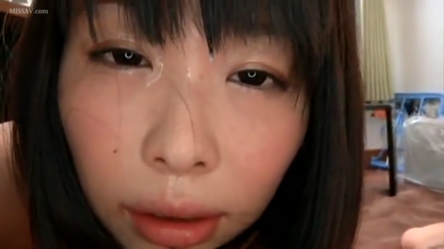 室内 · 眼睛特写 · 裸体 · 被射一脸后的表情 · 面部射精 · 脸上残留大量精液