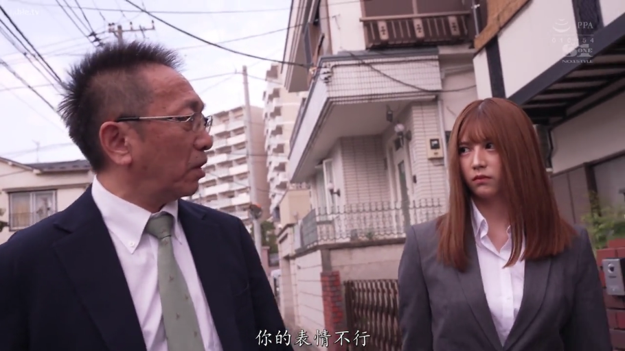 眼镜 · 领带 · 中文字幕 · 街头 · 两人半身像 · 大叔严肃