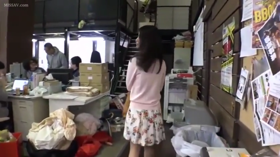 办公室 · 平淡 · 印花短裙