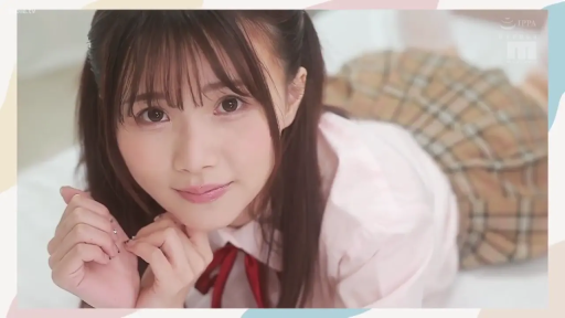 Close-up of the face · 羞涩微笑 · 床上 · 粉色长袖衬衫 · 日系画风