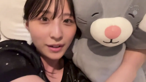 脸部特写 · 卧室 · 躺卧 · 黑色睡衣