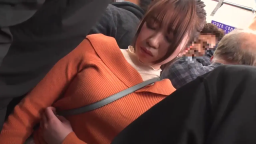神情压抑 · 地铁车厢 · 男性手部特写 · 橙色一字肩针织上衣 · 人潮拥挤
