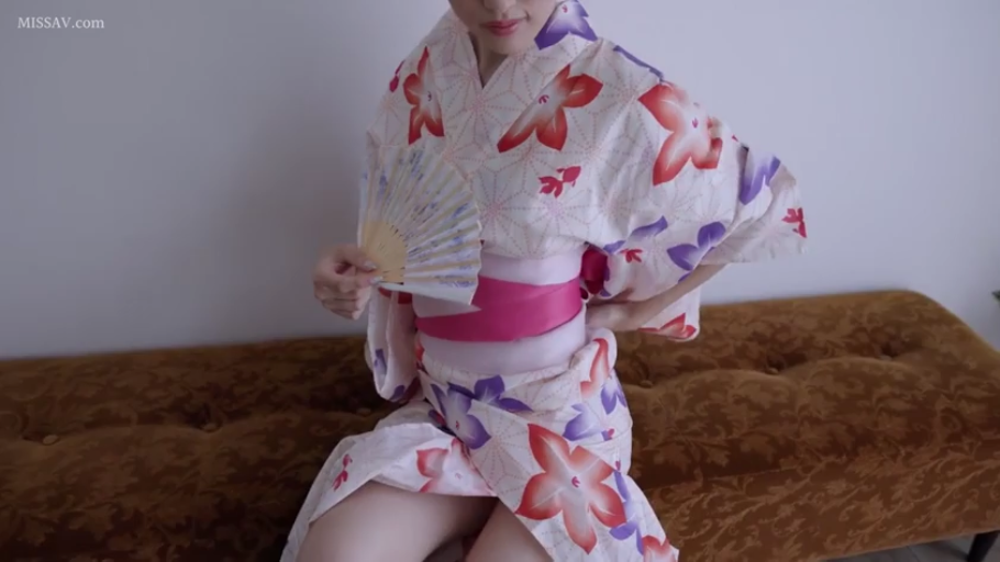 室内 · 微笑 · 腰部束带细节 · 腰封 · 折扇