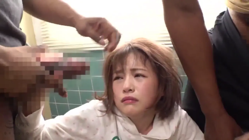 委屈 · 脸部特写 · 浴室 · 跪姿 · 阴茎 · 轮奸 · 卫衣 · 黑白配