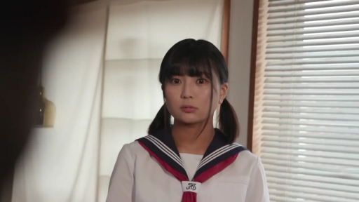 室内 · 惊慌 · 面部特写 · 水手服制服