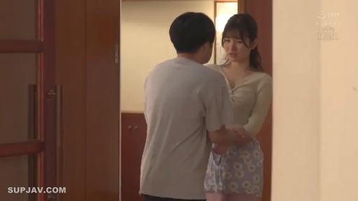 室内 · 站立 · 困惑 · 剧情 · 接触 · 休闲服
