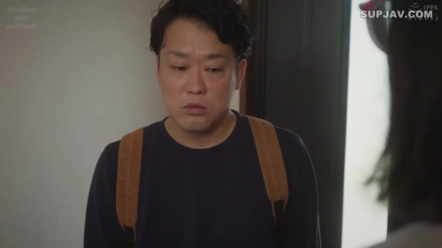 室内 · 站立 · 面部特写 · 休闲装