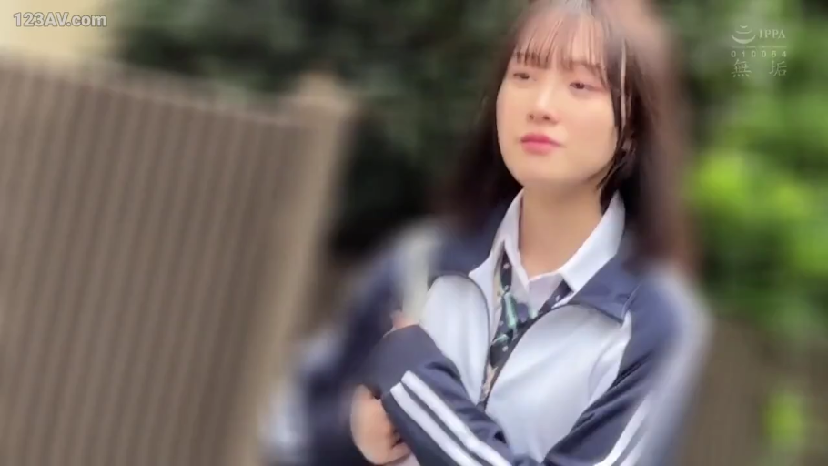 领带 · 面部特写 · 户外 · 若有所思