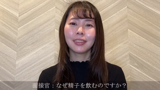 室内 · 脸部特写 · 从容 · 日语字幕 · 黑色高领上衣