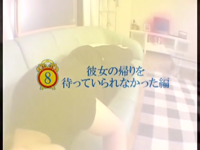 客厅 · 黑色上衣 · 视频标题覆盖文字