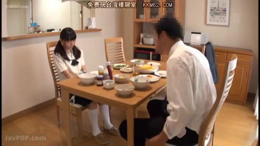 坐姿 · 校服 · 委屈 · 全景 · 剧情 · 手铐 · 餐厅 · 进餐