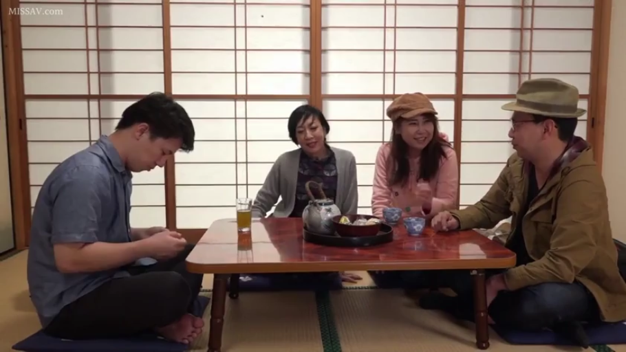 交谈中 · 帽子 · 茶具 · 榻榻米 · 日常聚会
