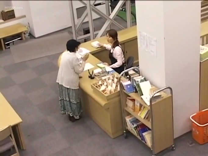 坐姿 · 交谈 · 专注 · 全景 · 书籍 · 职业装 · 监控视角 · 图书馆