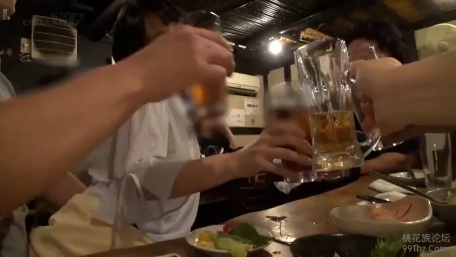 休闲服 · 居酒屋 · 手部特写