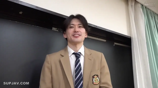 室内 · 自然 · 卡其色校服西装 · 人物面部特写