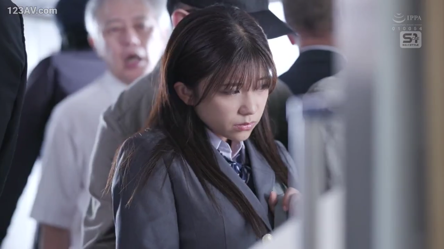 校服 · 脸部 · 站立 · 电车