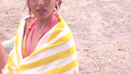 脸部 · 条纹浴巾 · 沙滩