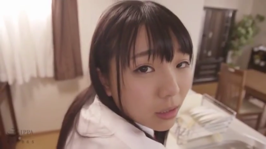 家庭 · 顔部のクローズアップ · 注视 · 白色衬衫
