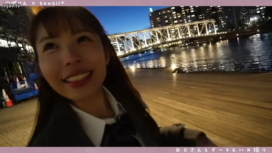 脸部特写 · 站立 · 微笑 · JK制服 · 夜景 · 户外夜晚 · 眼神交流