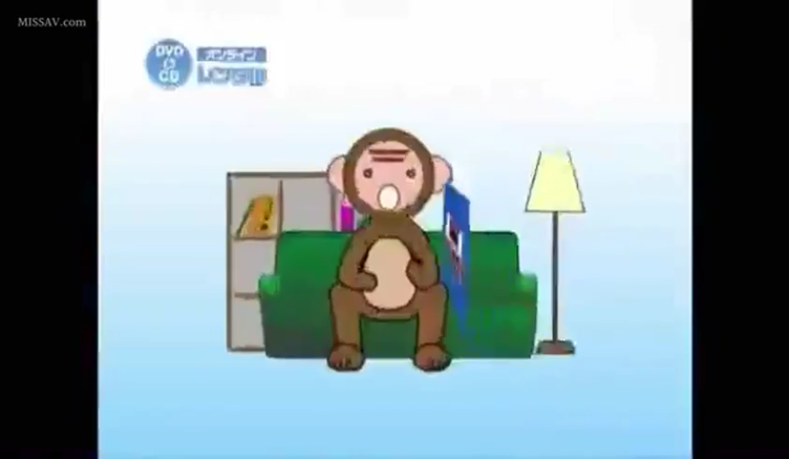 坐姿 · 中景 · 客厅 · 猴子人偶服