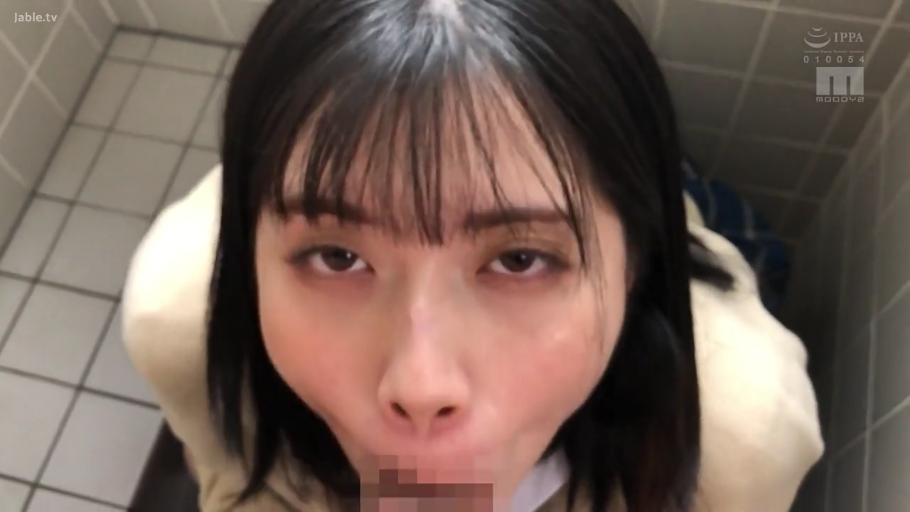 顺从 · 口交部位特写 · 卫生间 · 口交 · 浅色制服上衣