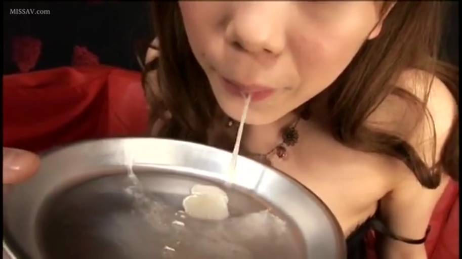 室内 · 无表情 · 黑色内衣 · 大量精液 · 盘中精液特写 · 金属盘 · 口交后清理