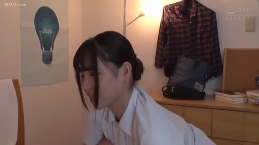 专注 · 卧室 · 白色校服衬衫 · 口交 · 侧面脸部特写