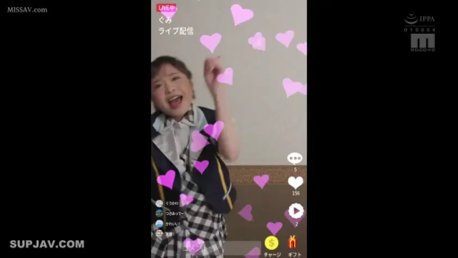 室内 · 面部特写 · 开心 · 深色马甲 · 爱心贴纸 · 直播礼物图标