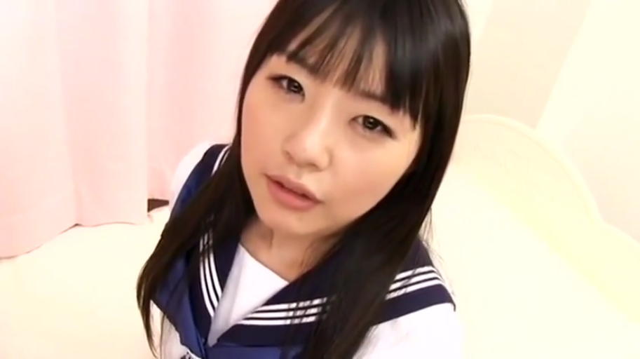 脸部特写 · 卧室 · 注视 · 水手服