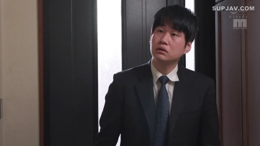 深色波点领带 · 迷茫 · 室内走廊 · 人物头部及上半身特写