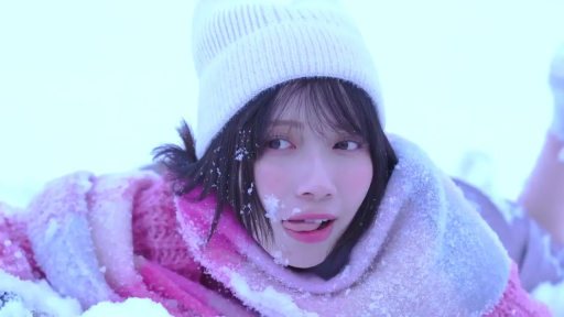 脸部特写 · 俯卧 · 诱惑 · 吐舌 · 唯美 · 针织帽 · 积雪 · 户外雪地
