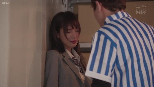 半身 · 制服 · 仓库