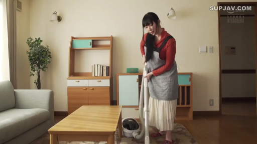 全身 · 专注 · 站姿 · 客厅 · 围裙 · 打扫 · 吸尘器 · 家庭主妇