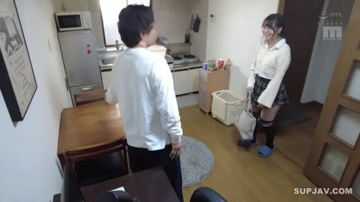 会話 · 站立 · 微笑 · 居家 · ハンドバッグ · キッチン · 校服风格
